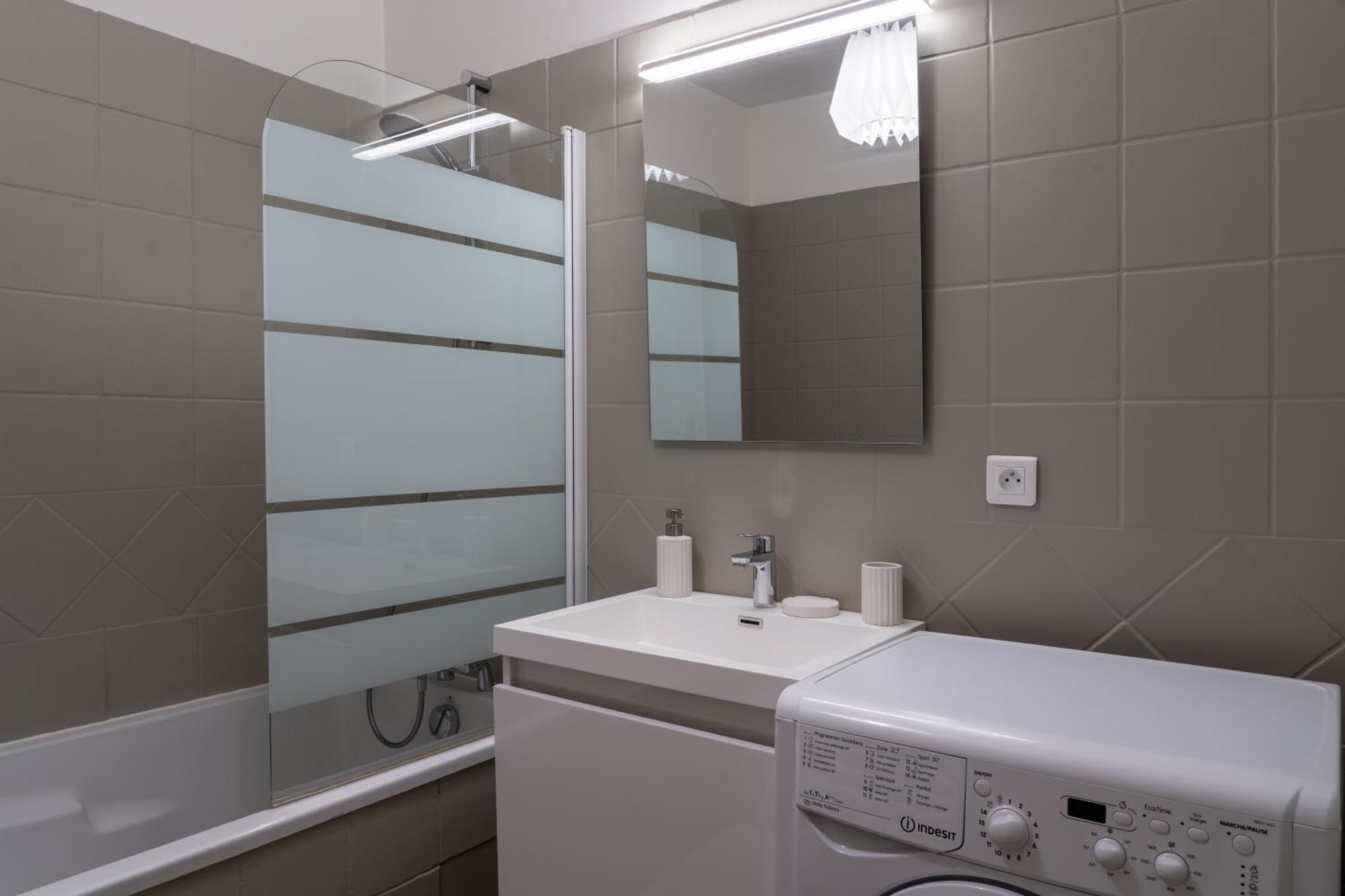 Central-wifi-netflix Apartment Montelimar