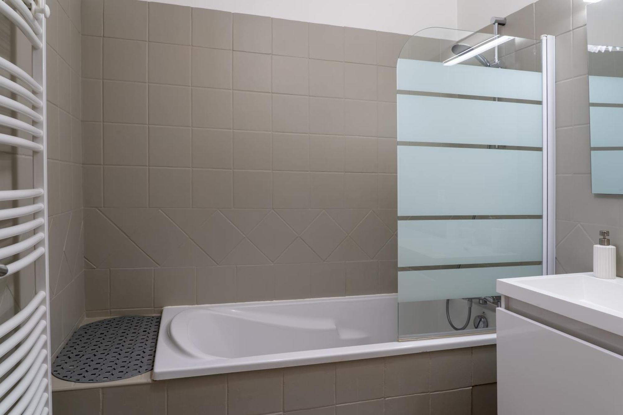 Apartment Central-wifi-netflix Montelimar